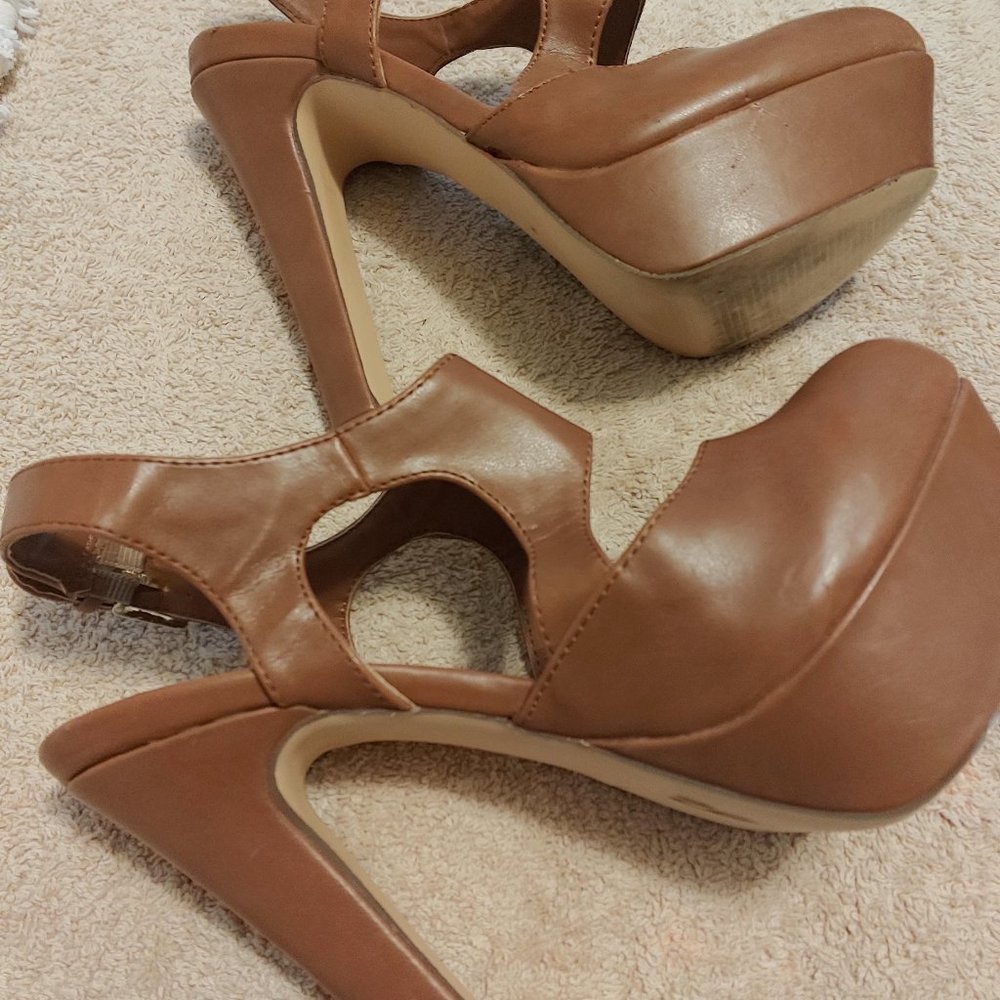 GUESS Cognac Platform Cage Roundtoe Heels - Picture 5 of 6